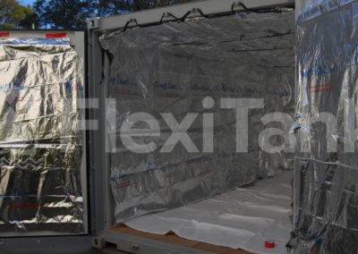Container liner thermally insulated